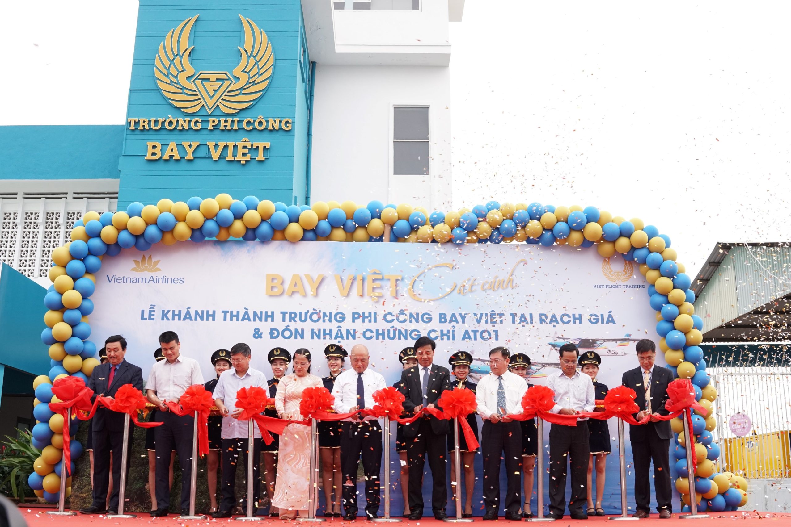 Vietnam Airlines and Bay Viet received ATO1 and inaugurated the Flight Training Center at Rach Gia airport