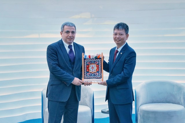 PTGĐ Trịnh Ngọc Thành tiếp đón Đại sứ Azerbaijan tại Việt Nam