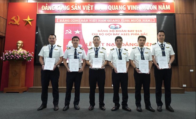 [3/2] Tăng cường tính đảng trong mọi hoạt động