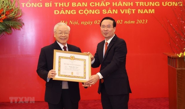 “Nếu là người hãy là người cộng sản!”