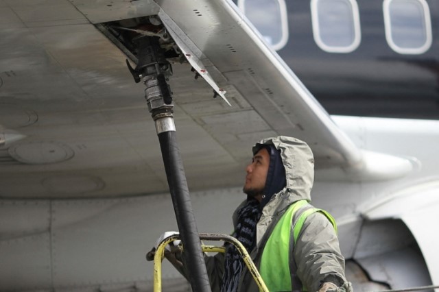 Chi phí nhiên liệu hàng không tăng trở lại, giá vé máy bay sẽ đắt hơn