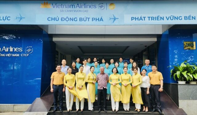 VNA chào đón sự quay trở lại của tiếp viên nước ngoài