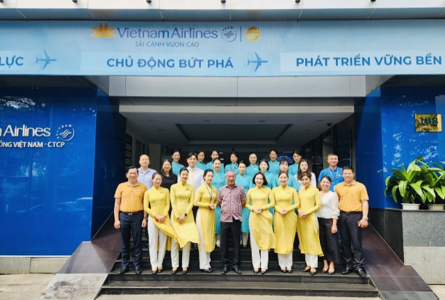 VNA chào đón sự quay trở lại của tiếp viên nước ngoài