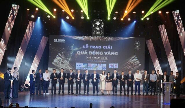 Vietnam Airlines là nhà tài trợ vận chuyển chính thức cho giải thưởng Quả Bóng Vàng Việt Nam năm 2022