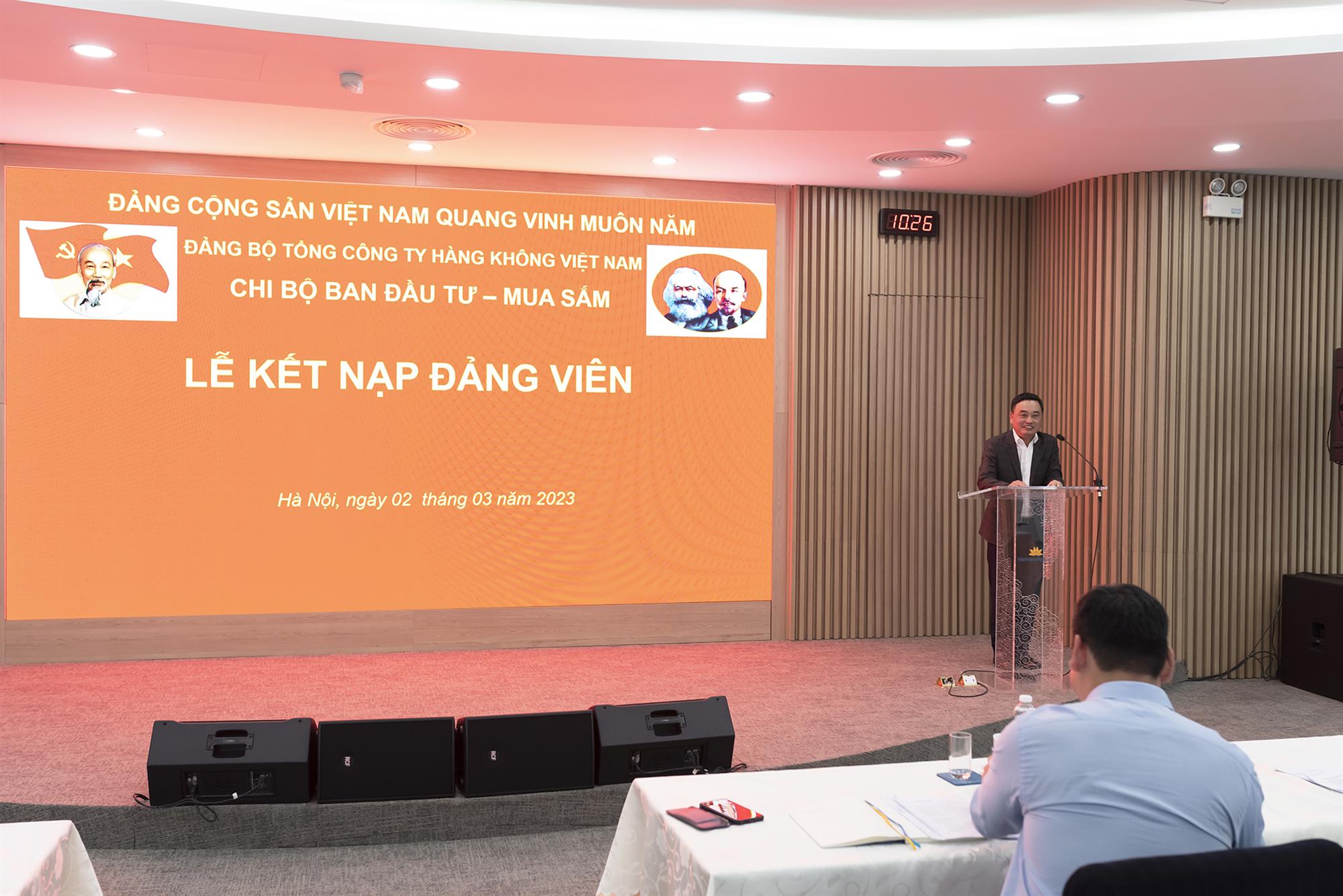 638137004820170508 alt text