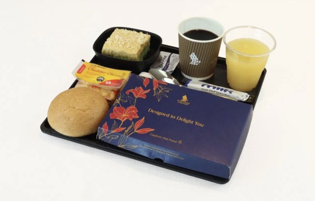 Aviation News No.41: Singapore Airlines bị chỉ trích vì sử dụng hộp đựng suất ăn bằng giấy
