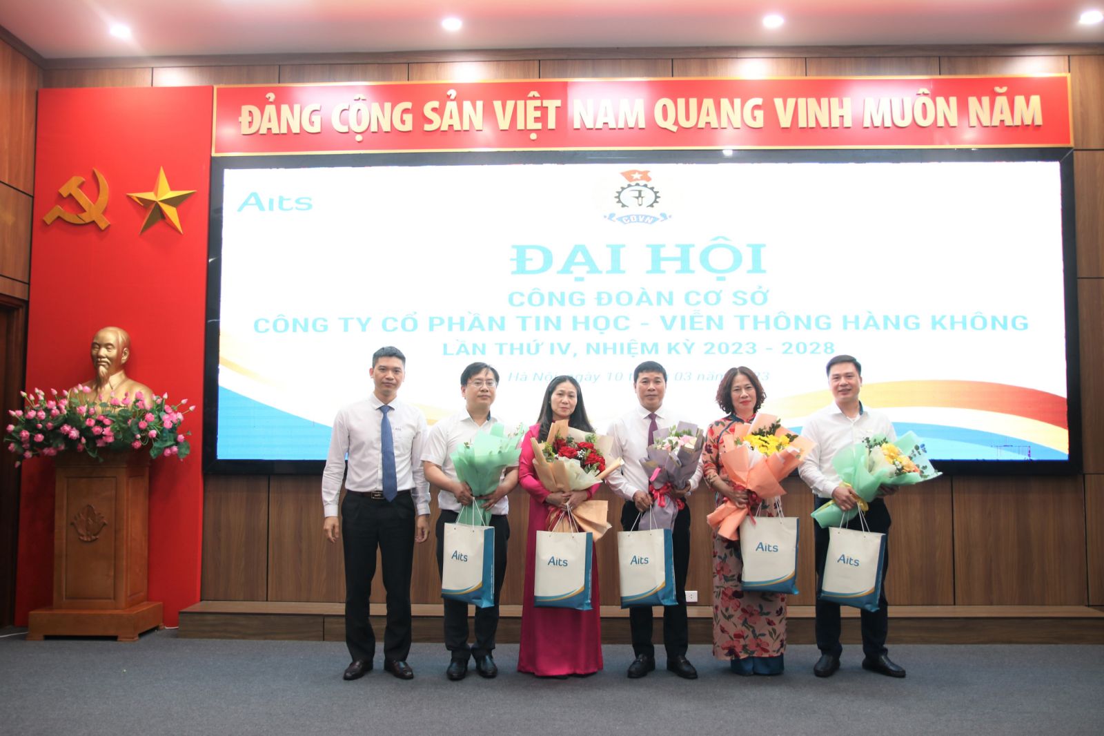 638143259455113240 alt text