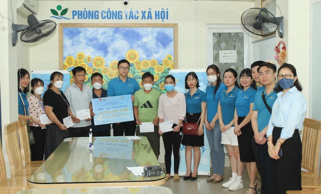 Ban TCKT mang yêu thương đến với các bệnh nhi