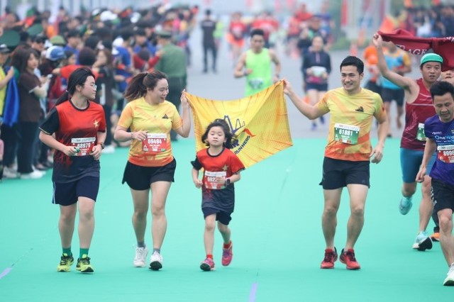 Vietnam Airlines đồng hành cùng Tiền Phong Marathon 2023