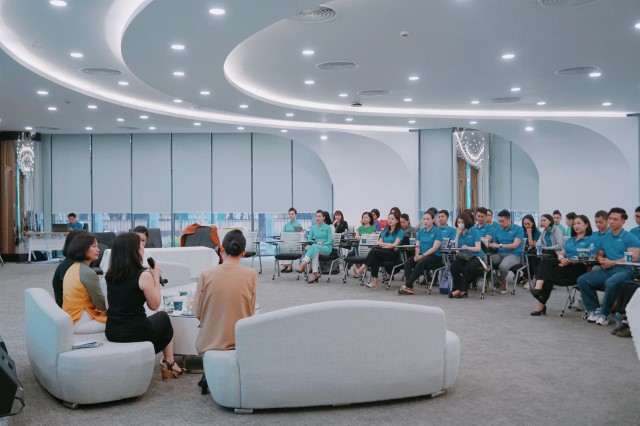 [Video] “Chuyện nghề tiếp viên hàng không” và những “điểm chạm”