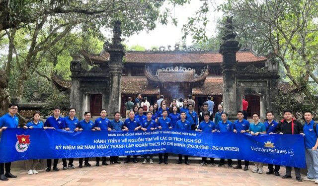 Tuổi trẻ TCT tìm về các di tích lịch sử