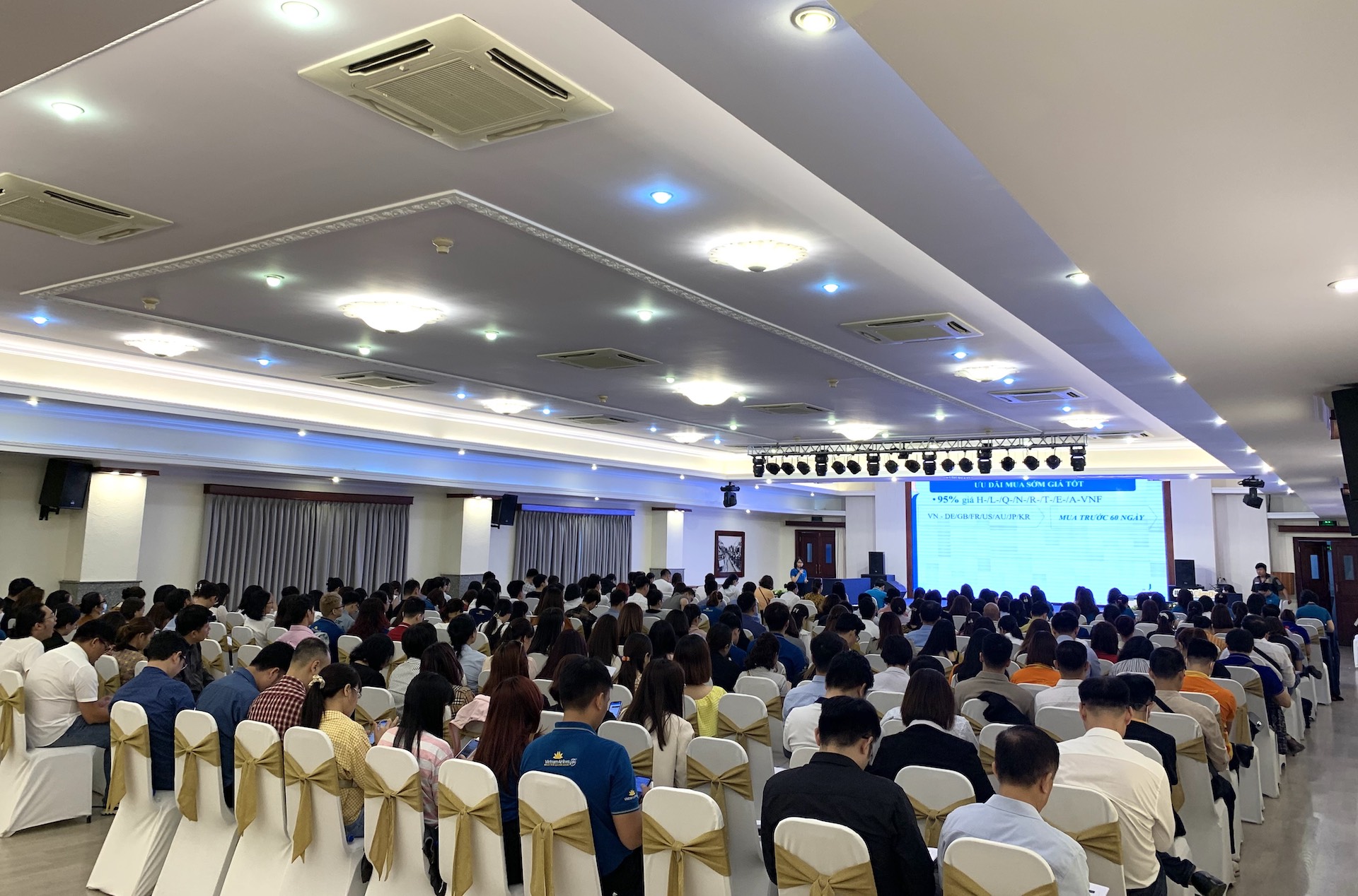 Gần 300 booker đại lý “khuấy đảo” Hội thảo Lịch bay mùa hè năm 2023 tại Tp. Hồ Chí Minh