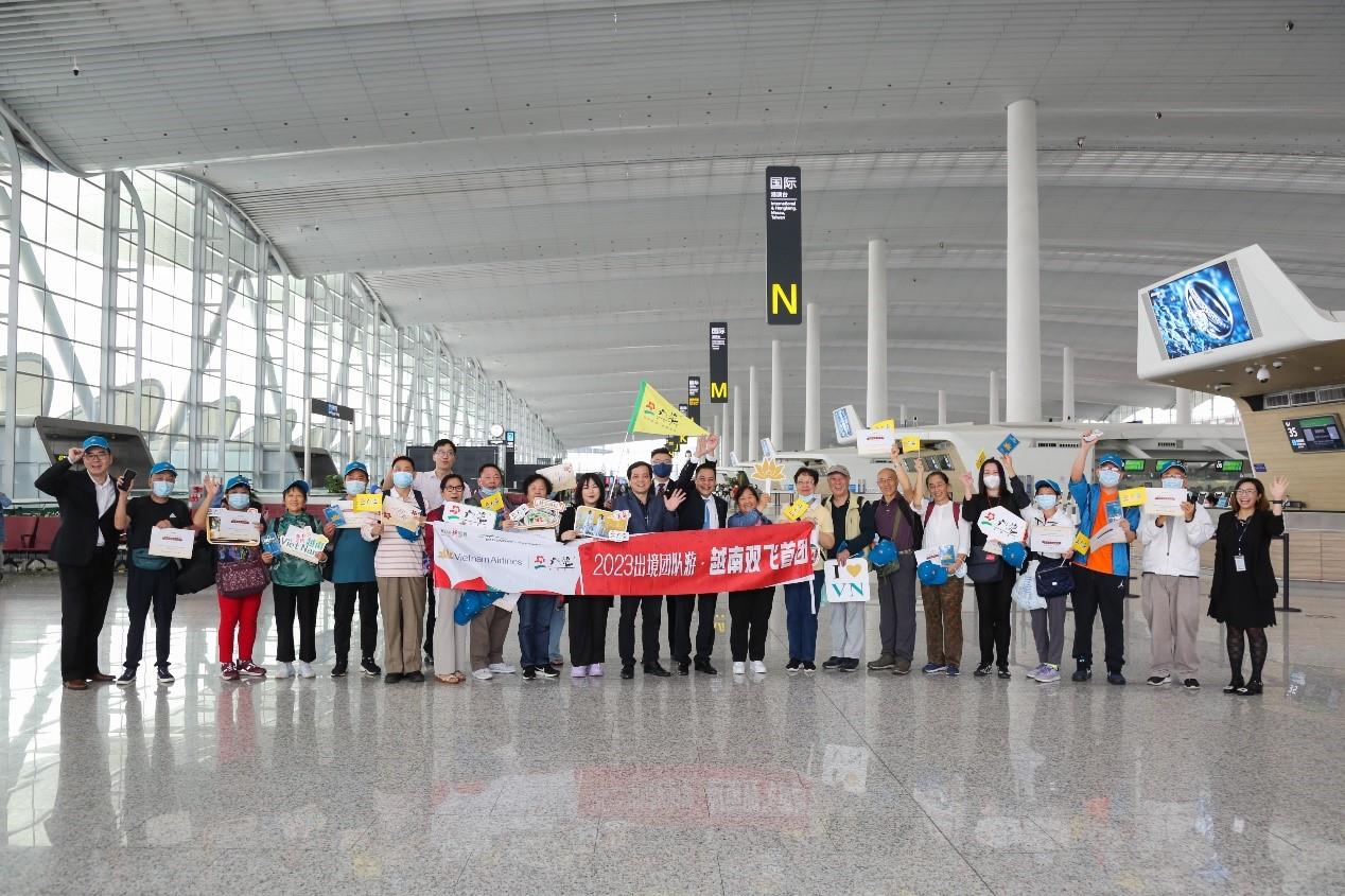 Vietnam Airlines và GZL International Travel tổ chức Lễ tiễn đoàn khách du lịch Trung Quốc đầu tiên