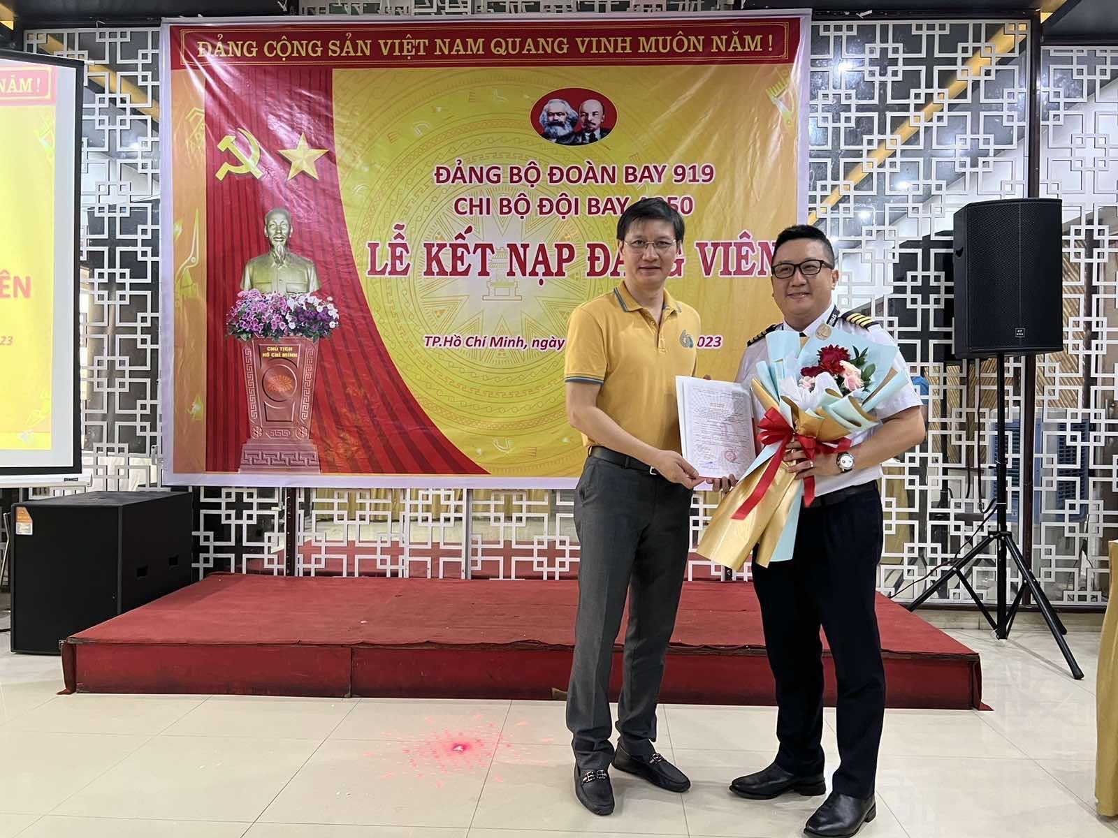 Chi bộ Đội bay A-350 đổi mới, sáng tạo trong hoạt động Về nguồn