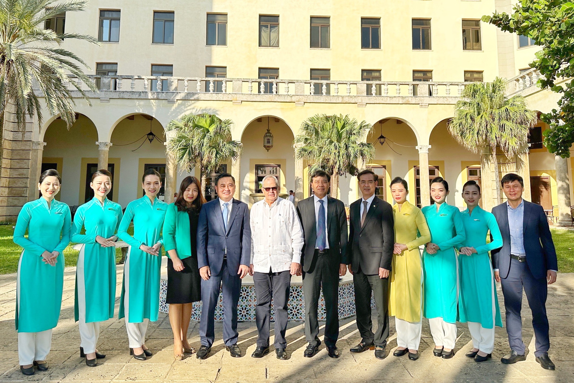 Vietnam Airlines và Cubana Airlines ký kết biên bản ghi nhớ hợp tác song phương