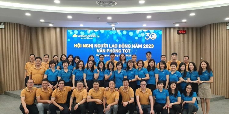 Hội nghị đại biểu người lao động và chương trình về nguồn, học tập của Văn phòng TCT năm 2023