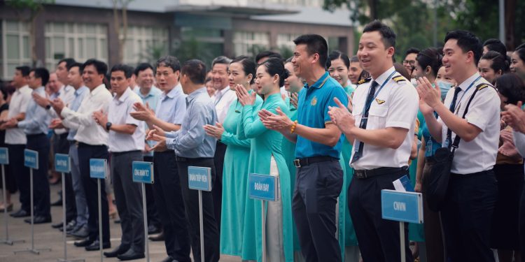 Chào cờ tháng 5 – Chào mừng kỷ niệm 30 năm Hãng HKQG, 28 năm TCT