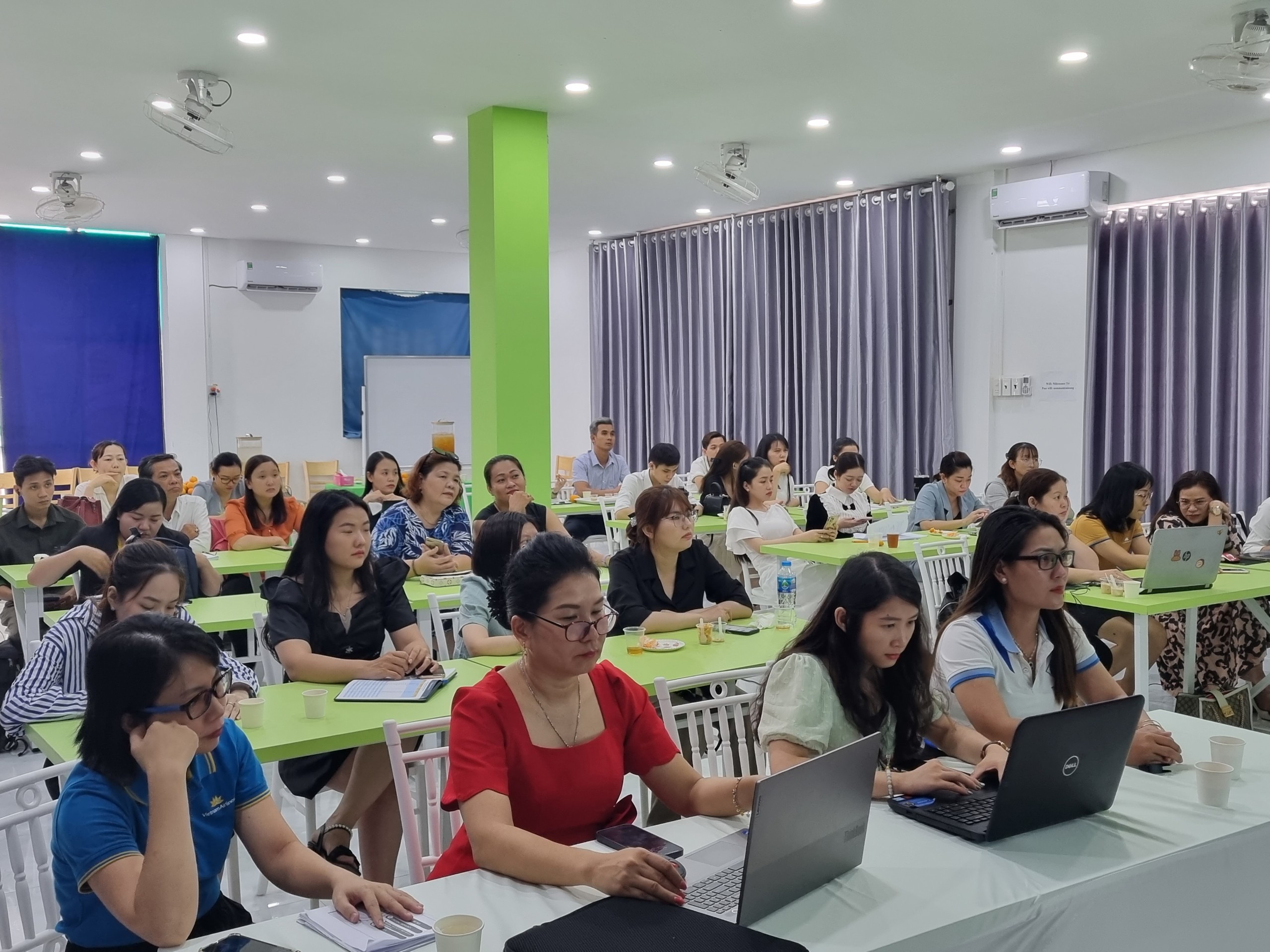 Đào tạo nghiệp vụ và hội thảo lịch bay mùa Hè dành cho đại lý khu vực Đồng bằng sông Cửu Long