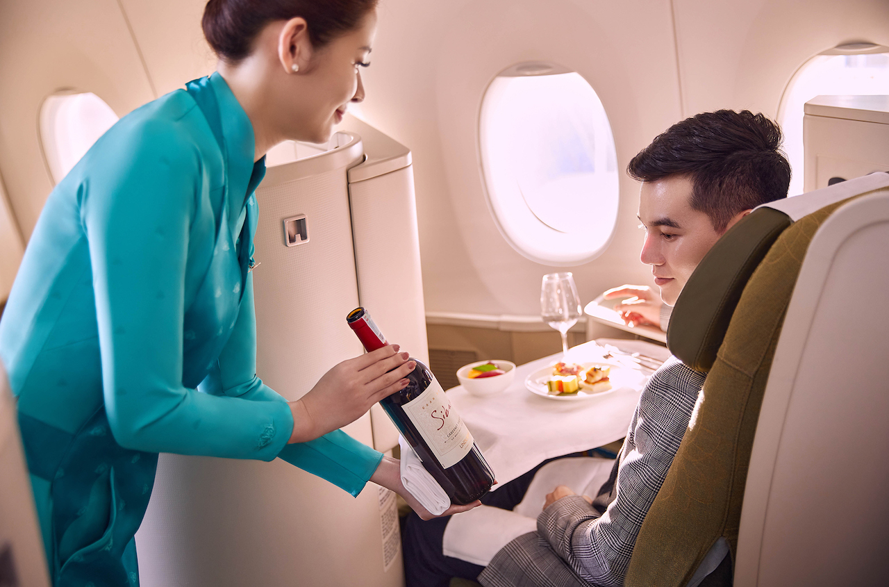 Trọng thị, niềm nở, lấy Khách hàng là trung tâm