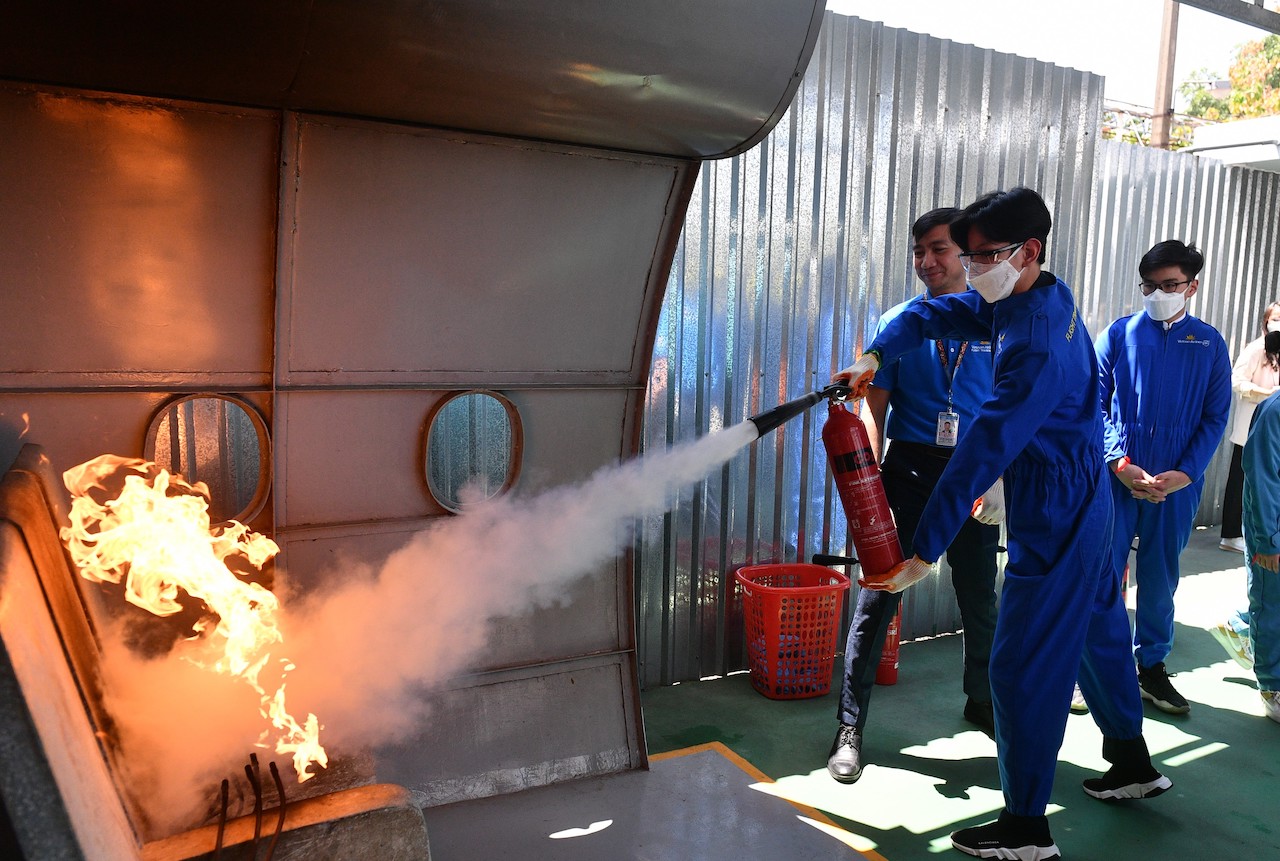 Cảnh giác trại hè hướng nghiệp hàng không giả mạo