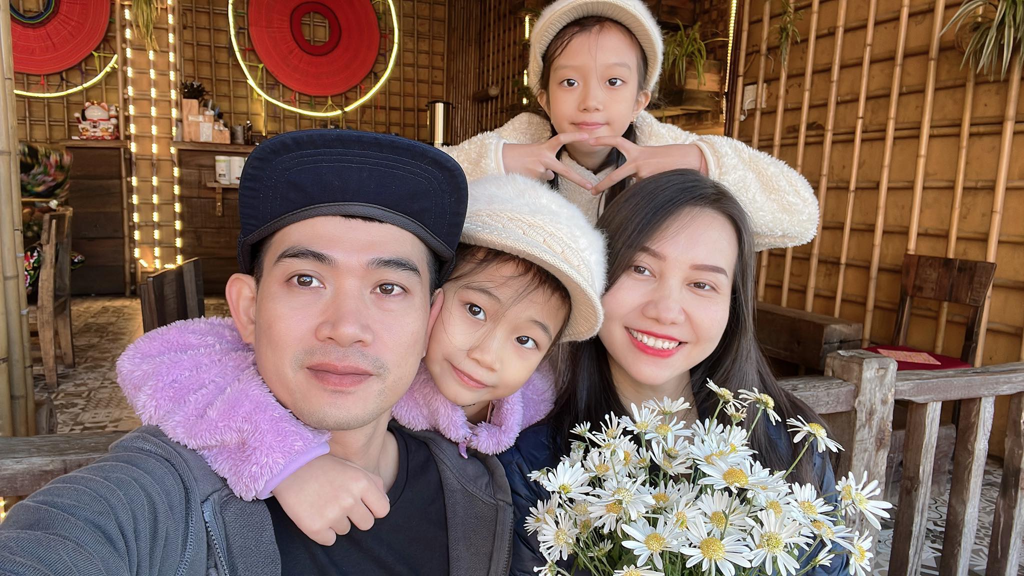 [28/6] Trong muôn vàn khó khăn, trở ngại nhưng “thuận vợ, thuận chồng tát biển Đông  cũng cạn”