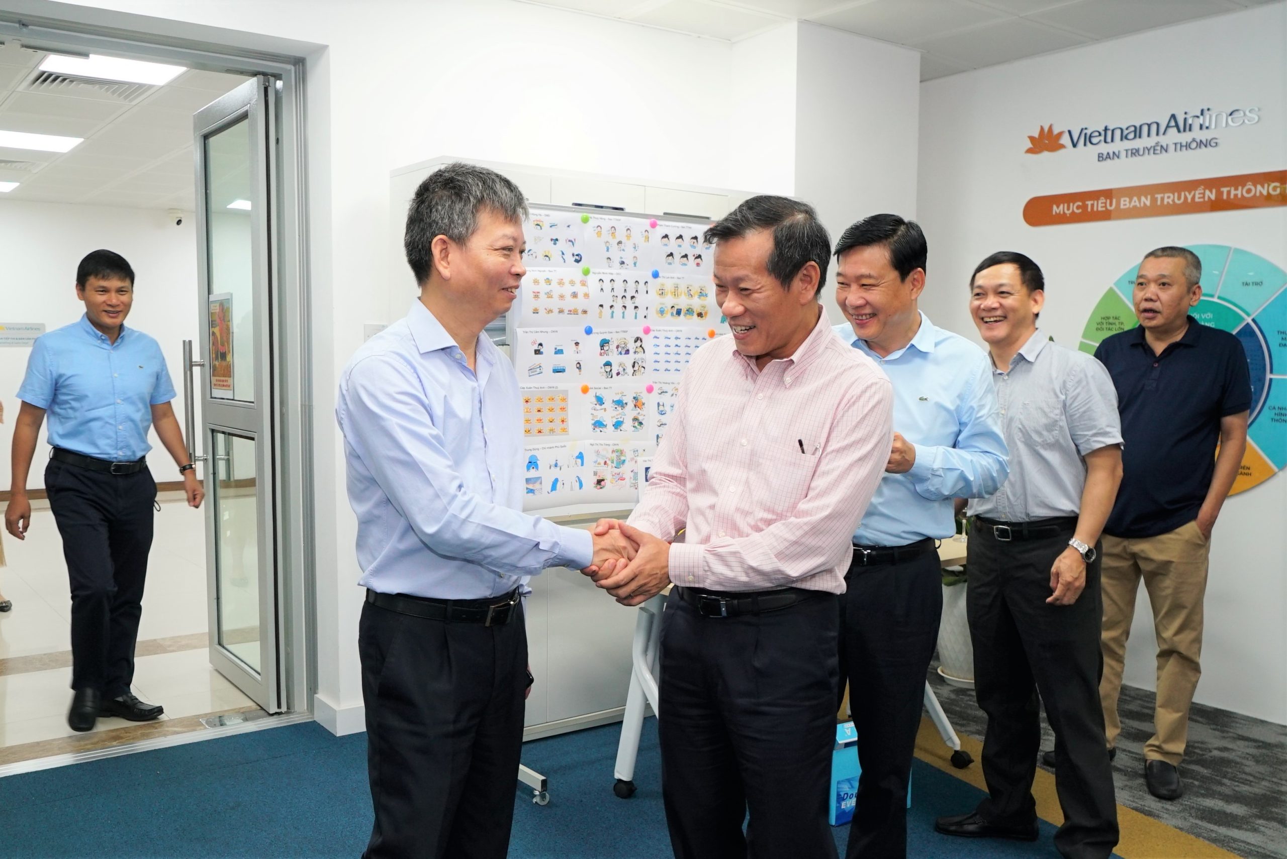 [21/6] Lãnh đạo TCT chúc mừng Ban TT và tạp chí Heritage nhân ngày Báo chí Cách mạng Việt Nam