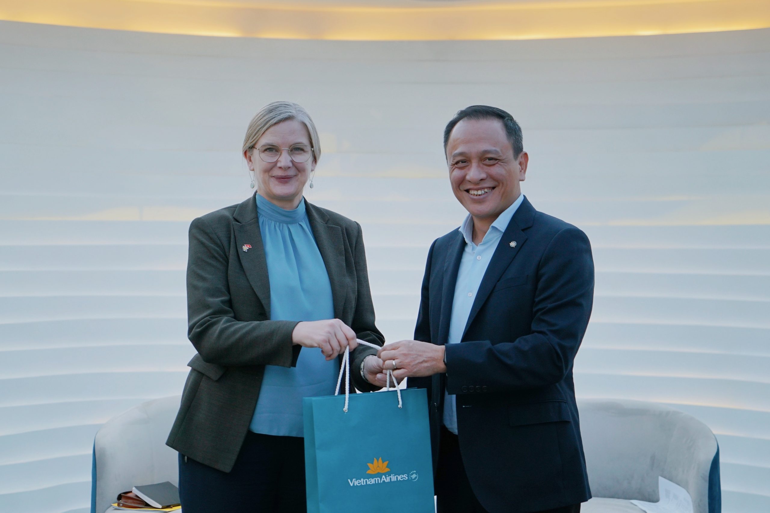 TGĐ Lê Hồng Hà tiếp đón Đại sứ Thuỵ Điển tại Việt Nam