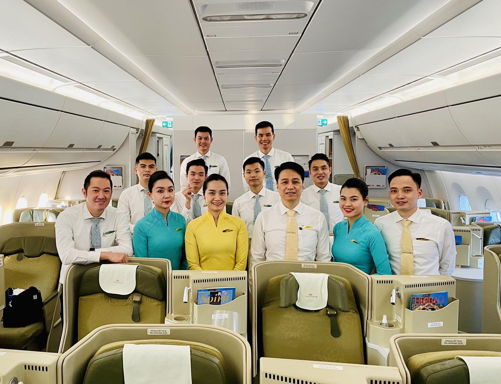 Cùng con trải nghiệm chuyến bay đầu đời đầy hạnh phúc với Vietnam Airlines