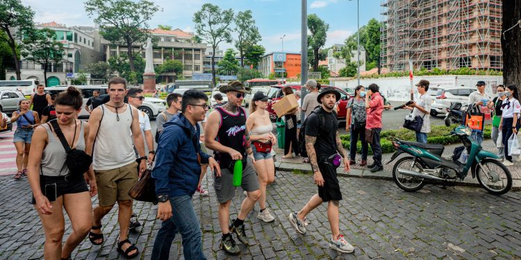 Quốc hội thông qua việc nâng thời hạn visa điện tử lên 90 ngày