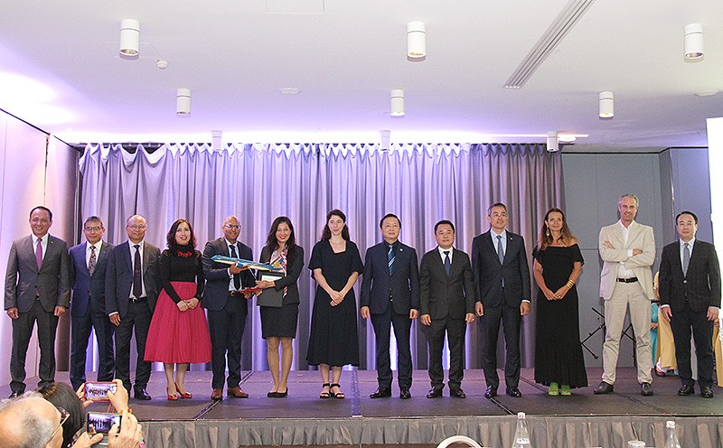 Vietnam Airlines kỷ niệm 20 năm đường bay thẳng Việt Nam – Cộng hòa Pháp