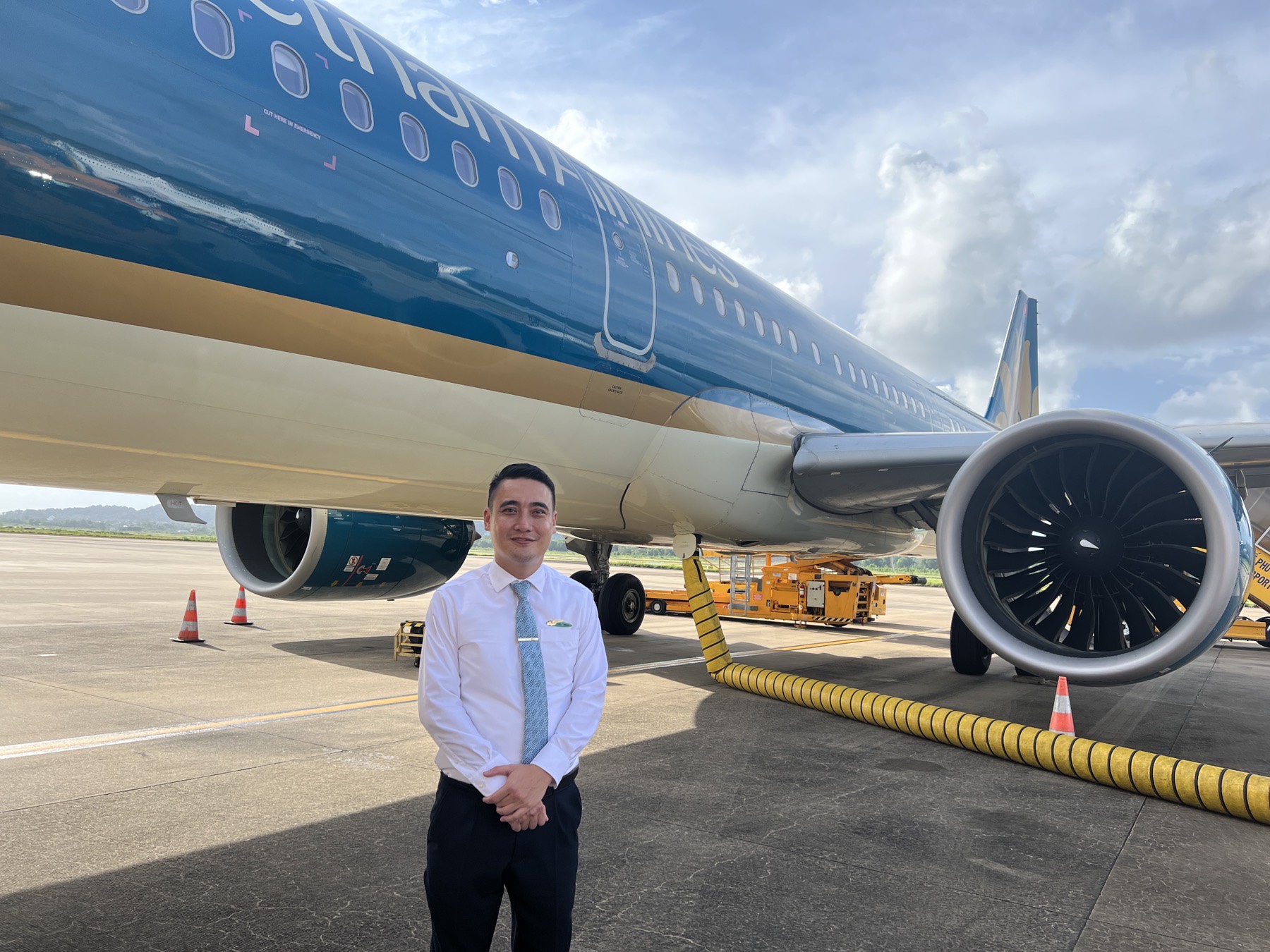 [27/7] “Những ký ức đẹp đẽ về cha đã thôi thúc tôi nối nghiệp, trở thành một tiếp viên  hàng không”