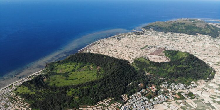 Khám phá hòn đảo “núi lửa” triệu năm tuổi và những trải nghiệm có thể bạn chưa biết tới