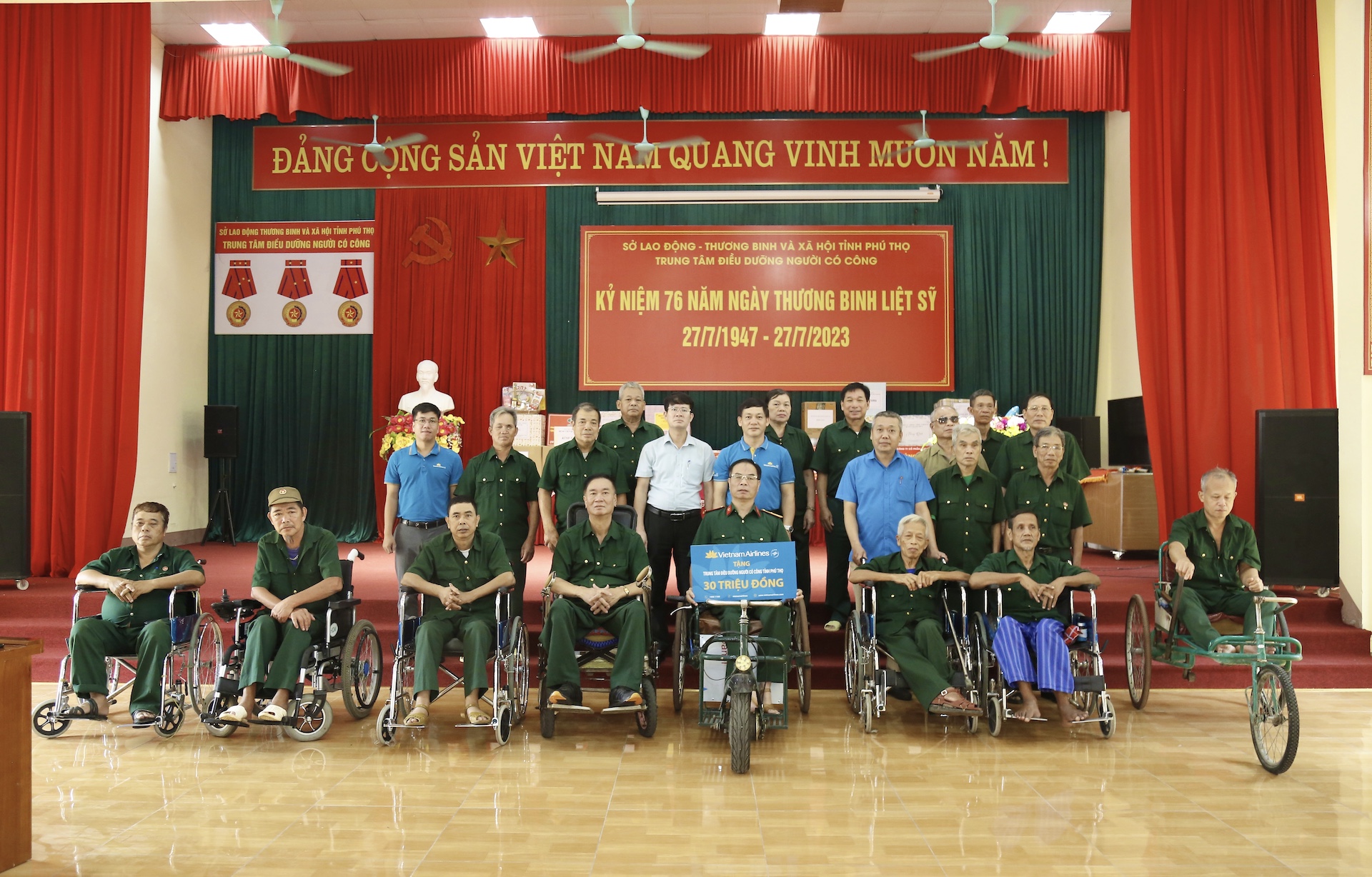 [27/7] Tổng công ty Hàng không Việt Nam – Về bên những người anh hùng