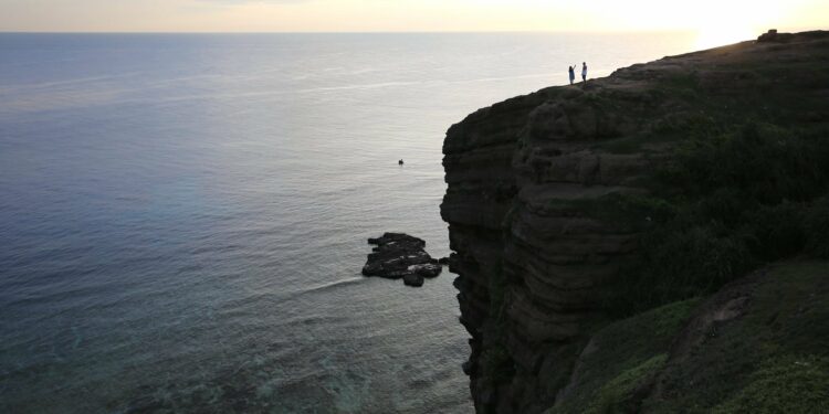 Khám phá hòn đảo “núi lửa” triệu năm tuổi và những trải nghiệm có thể bạn chưa biết tới