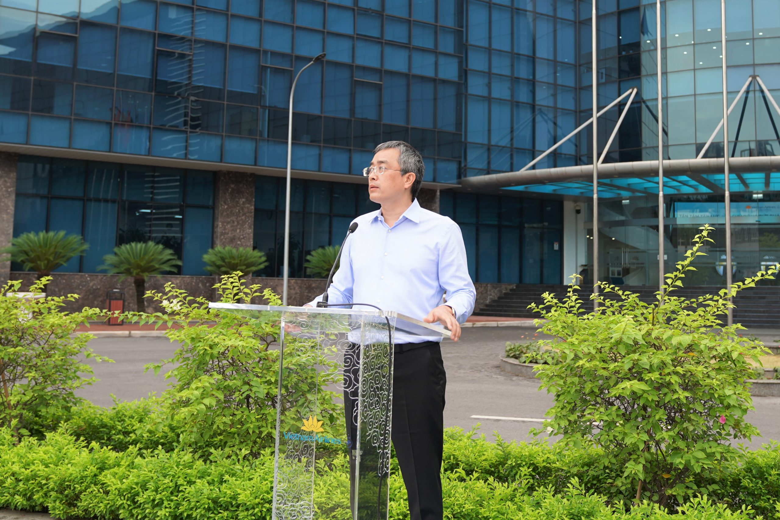 Chào cờ tháng 7/2023: Vượt qua thách thức, kết quả SXKD khả quan