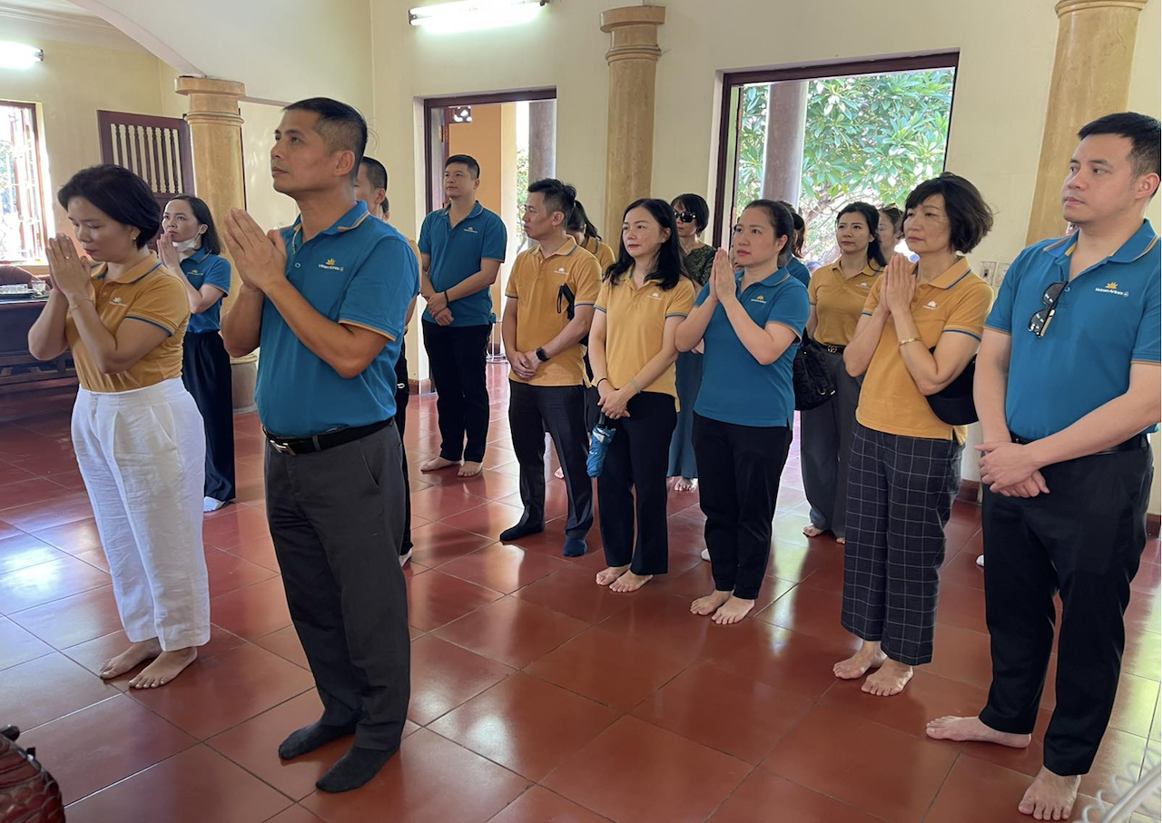 [27/7] Chi Bộ, Công đoàn TT Bông Sen Vàng viếng nghĩa trang liệt sỹ Yên Viên nhân kỷ niệm 76 năm Ngày Thương binh Liệt sỹ