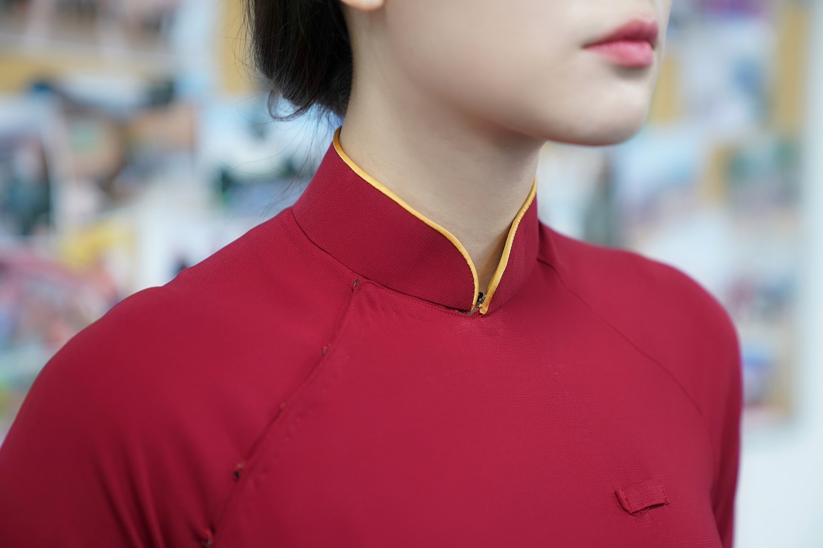 Tà áo dài đỏ – Ký ức một thời của những tiếp viên hàng không