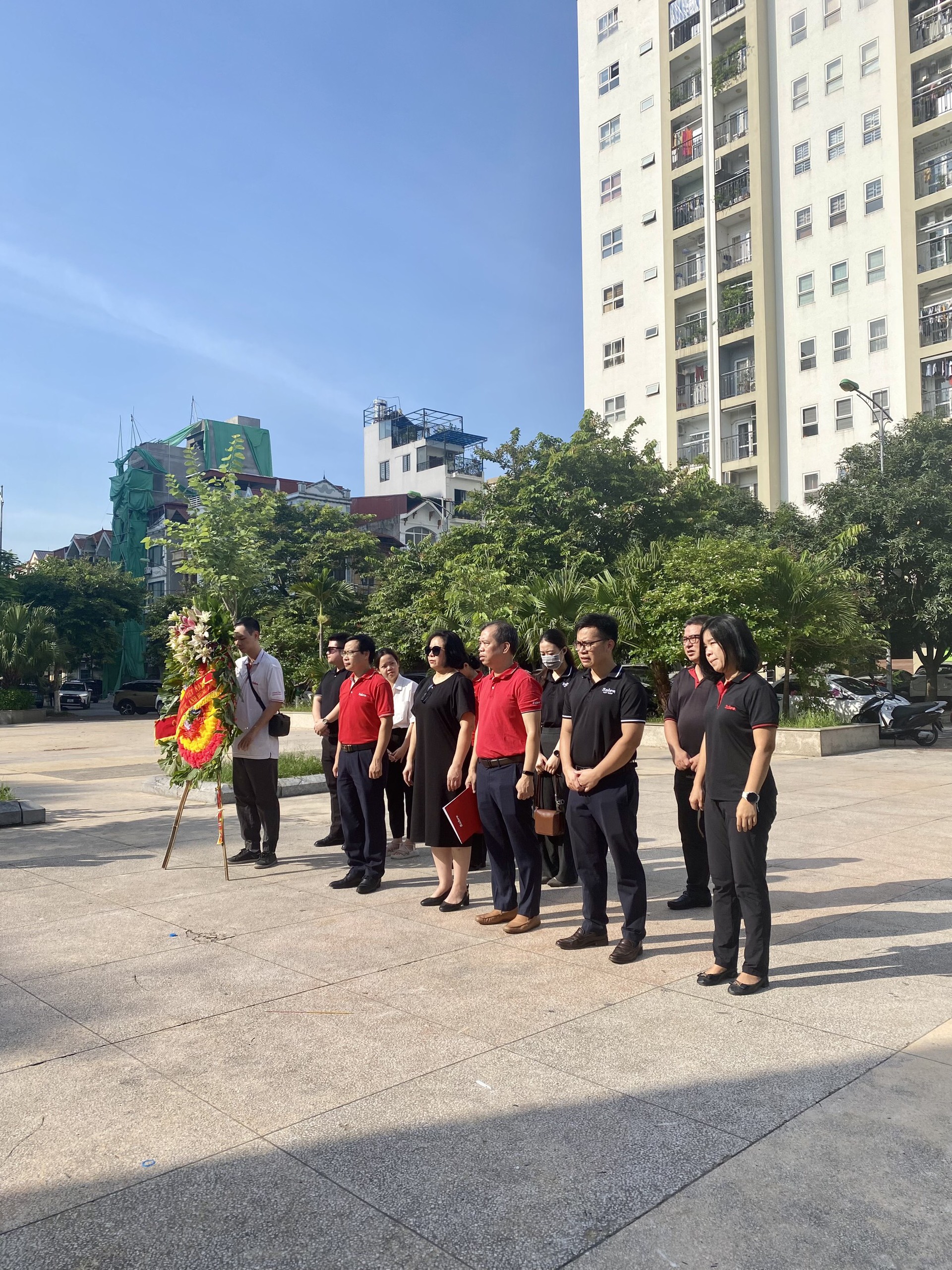 [27/7] CTCP Sabre Việt Nam tổ chức chương trình “Đền ơn đáp nghĩa” và Lễ thắp hương tri ân các anh hùng, liệt sĩ