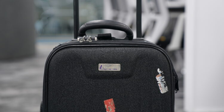 [Kỷ vật] Chiếc valy nhuốm màu thời gian – Kỷ vật gắn liền với những chuyến bay đời đầu