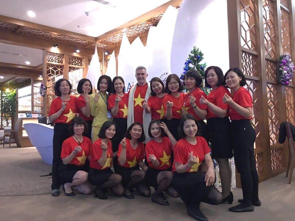 [Nụ cười dịch vụ] Nụ cười rạng rỡ, dịch vụ từ tâm, nâng tầm sao và vươn tầm cao