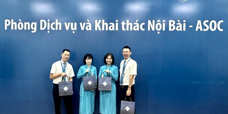 Món quà Tết đoàn viên đến với CBNV ASOC