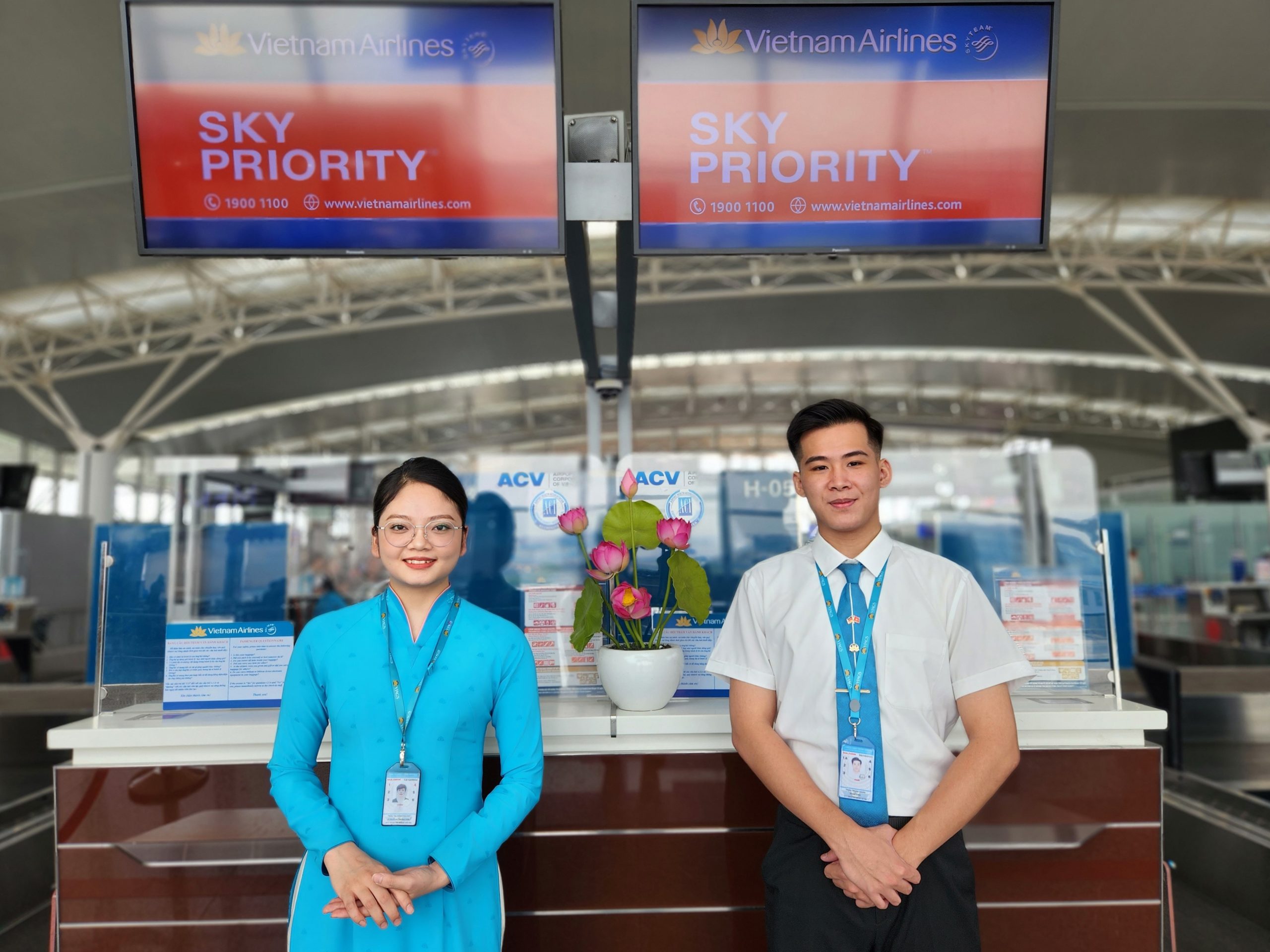 [Nụ cười dịch vụ] Hãy giữ nụ cười trên môi, bạn nhé