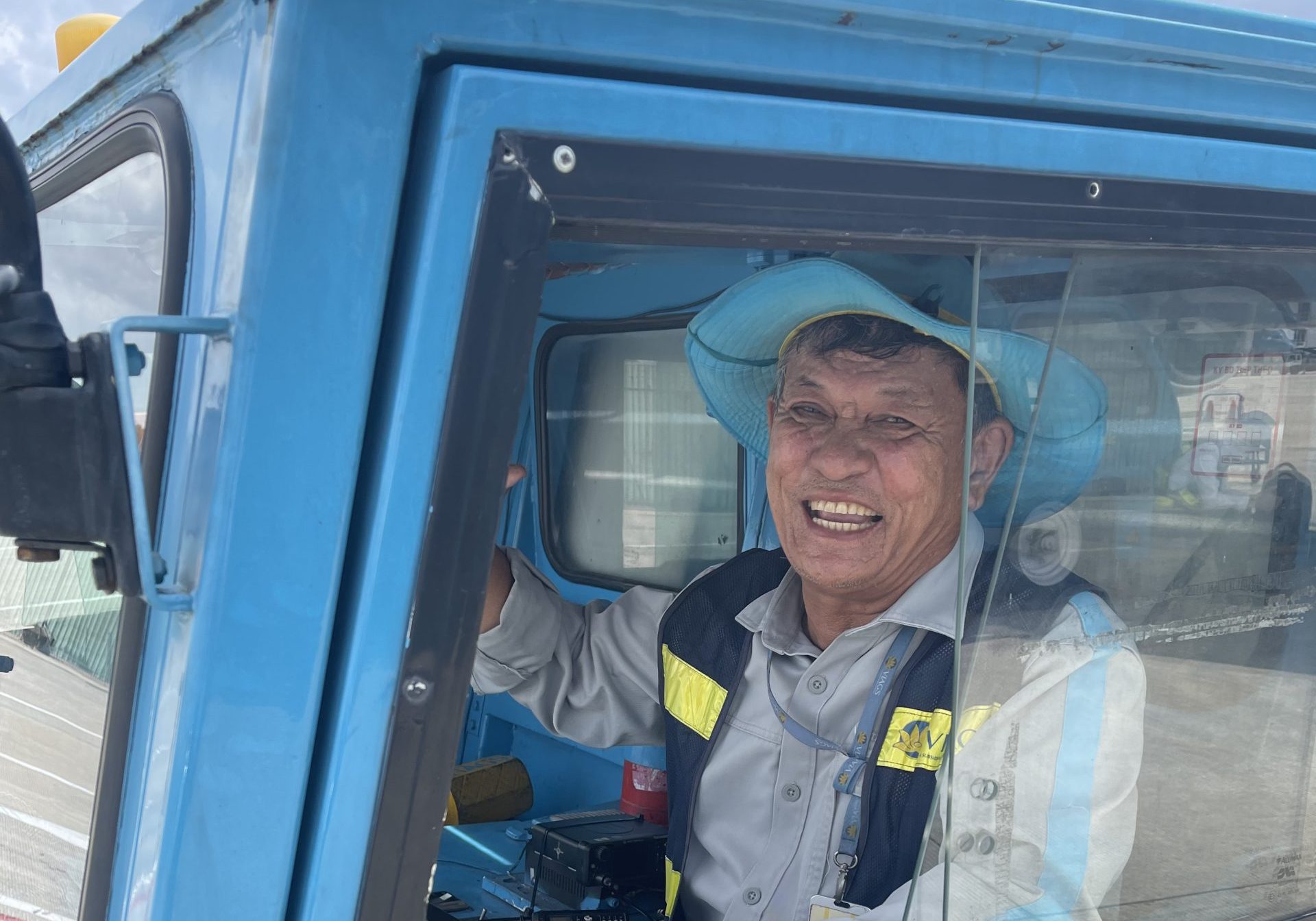 [Nụ cười dịch vụ] Nụ cười của những chiến binh sân đỗ – sự kiên nhẫn, tận tâm và đoàn kết.