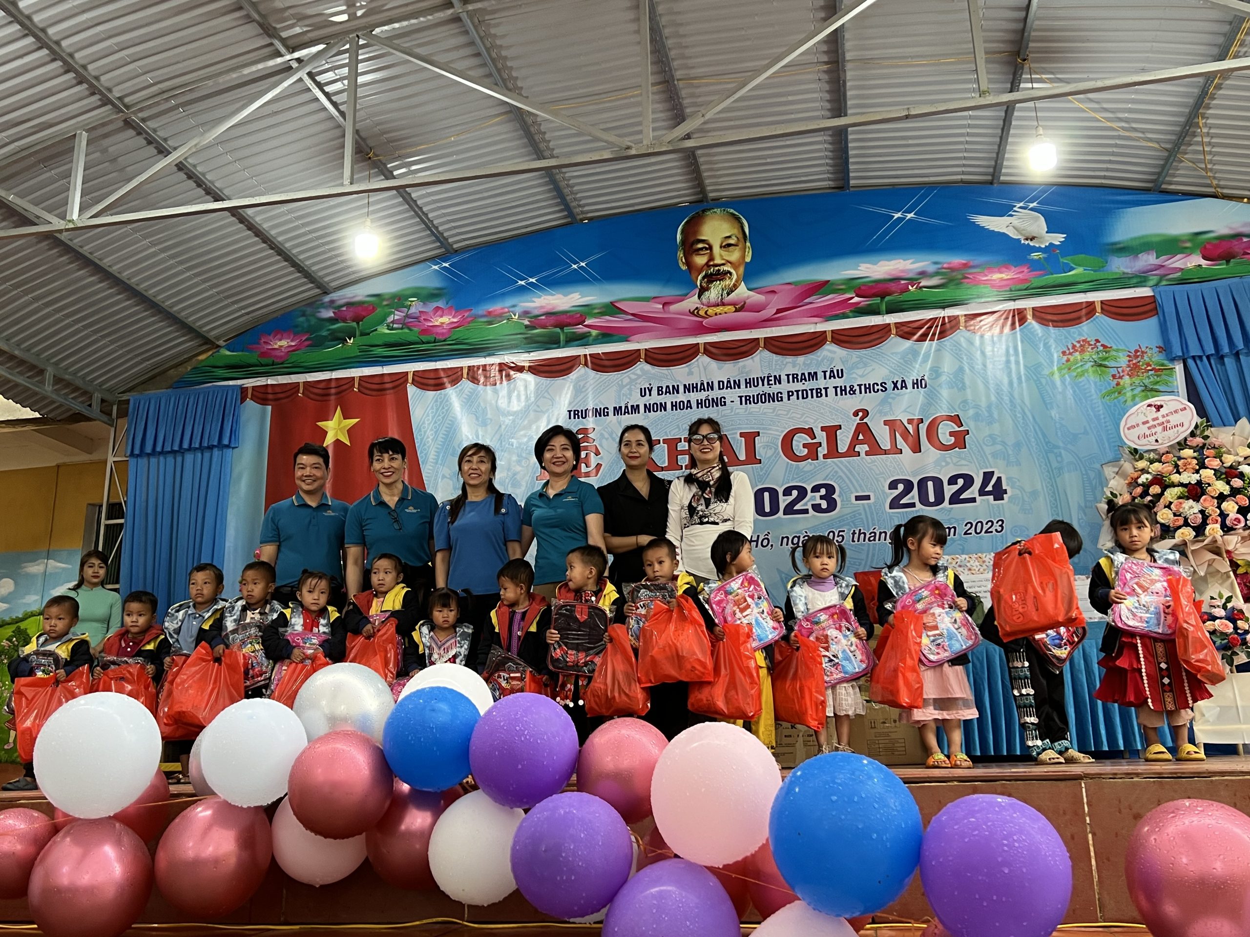 Bếp ấm với trẻ em vùng biên cương