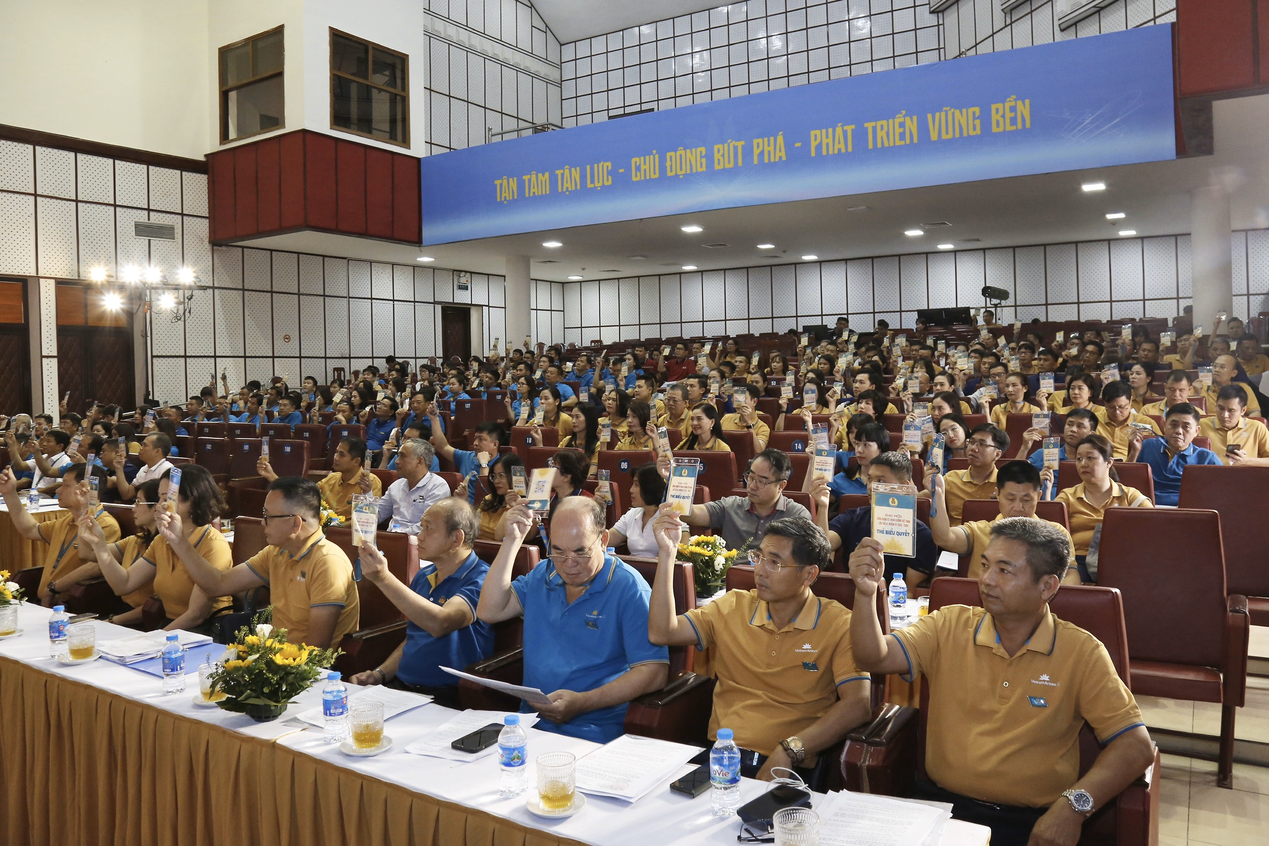 Khai mạc phiên thứ nhất Đại hội VI, Công đoàn TCT HKVN