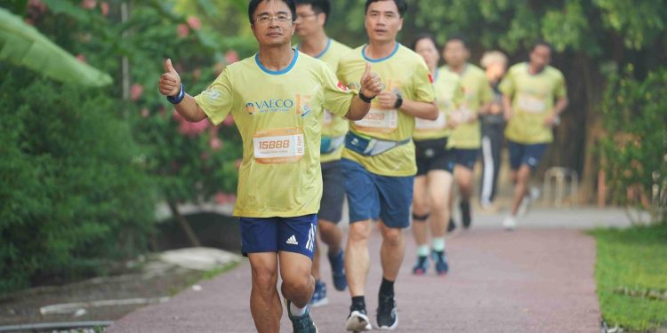 Hơn 400 vận động viên tham gia Giải chạy chào mừng 15 năm VAECO
