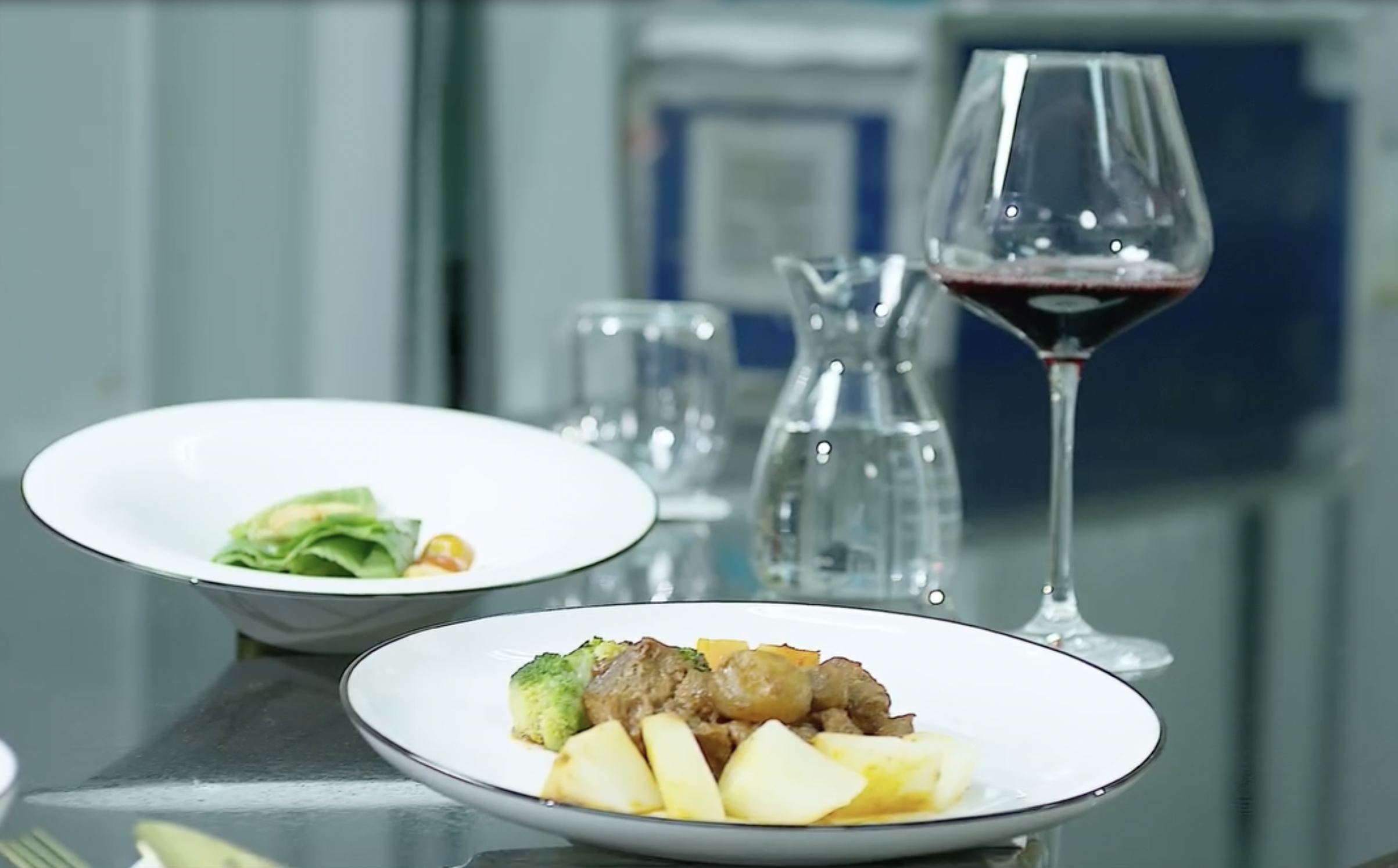 Khám Phá Thế Giới Rượu Vang và Mojito tại Trung tâm huấn luyện bay