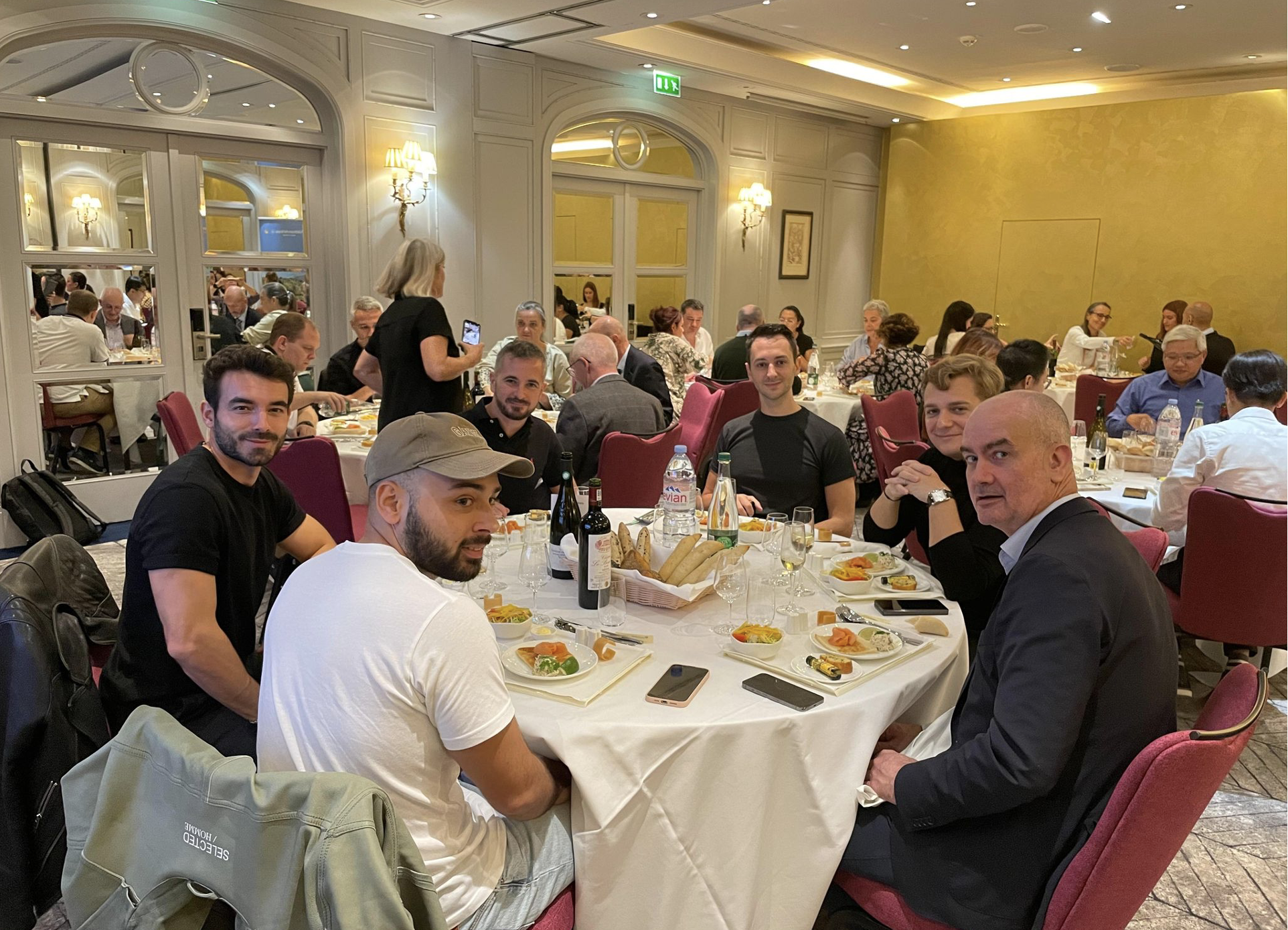 Trải nghiệm độc nhất: Thưởng thức ẩm thực hạng Thương gia VNA tại Pháp