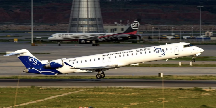 Aviation News No.199: Máy bay CRJ-900 của China Express bung mặt nạ dưỡng khí khi cất cánh