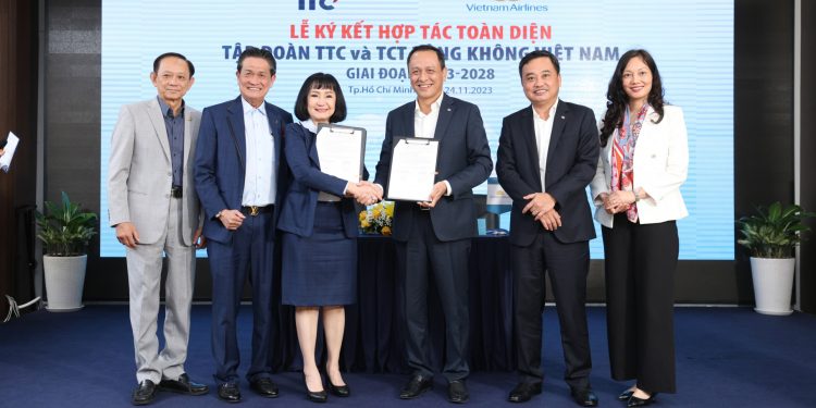 Vietnam Airlines và Tập đoàn TTC ký kết hợp tác toàn diện